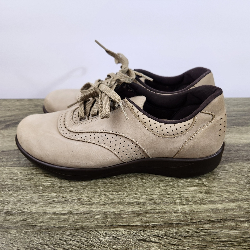 SAS Walk Easy Comfort Walking Shoe Women's 8.5 N Beige  Nubuck Suede Leather